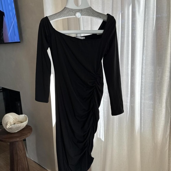 ASTR the label Black off the shoulder midi Dress - Picture 3 of 5